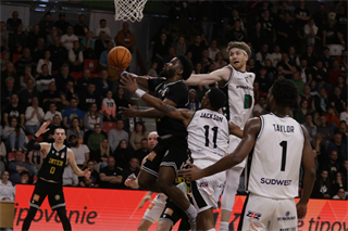 5. zápas štvrťfinále Niké SBL: BC Prievidza - Inter Bratislava 79:78 (foto: Ladislav Szibilla)	