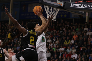 5. zápas štvrťfinále Niké SBL: BC Prievidza - Inter Bratislava 79:78 (foto: Ladislav Szibilla)	