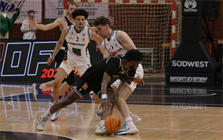 5. zápas štvrťfinále Niké SBL: BC Prievidza - Inter Bratislava 79:78 (foto: Ladislav Szibilla)	