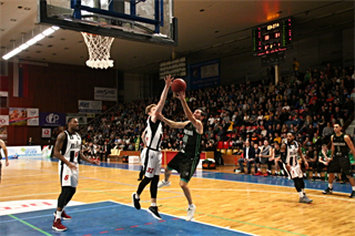 BC Prievidza– MBK Handlová 97:68 (foto: Ladislav Szibilla)