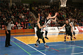 BC Prievidza– MBK Handlová 97:68 (foto: Ladislav Szibilla)