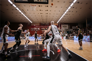 5. zápas štvrťfinále Niké SBL: BC Prievidza - Inter Bratislava 79:78 (foto: Vladimír Králik)	