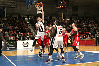 BC Prievidza- MBK Rieker Com-Therm Komárno 86:62 (foto: Ladislav Szibilla)