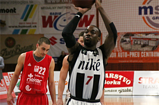 BC Prievidza- MBK Rieker Com-Therm Komárno 86:62 (foto: Ladislav Szibilla)