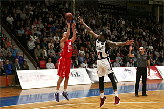 BC Prievidza- MBK Rieker Com-Therm Komárno 86:62 (foto: Ladislav Szibilla)