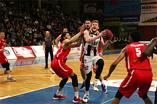 BC Prievidza- MBK Rieker Com-Therm Komárno 86:62 (foto: Ladislav Szibilla)
