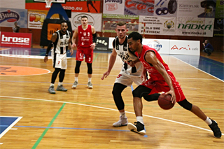 BC Prievidza- MBK Rieker Com-Therm Komárno 86:62 (foto: Ladislav Szibilla)