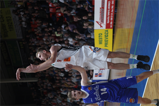 9. kolo Eurovia SBL: BC Prievidza - VŠEMvs Karlovka Bratislava 70:59 (2. fotogaléria)