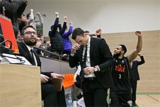 MBK Handlová - BC Prievidza 74:76 (foto: Ladislav Szibilla)